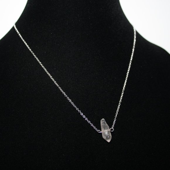 Beautiful Natural Quartz necklace silver chain NWt